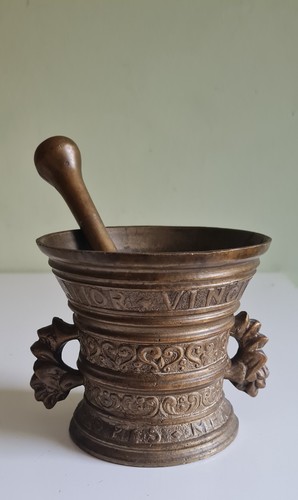 Alter mörser aus messing - aus,