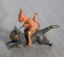 kleine Wiener ? Bronze: Katze wird vom roten Teufel geritten Höhe ca. 2,9 cm