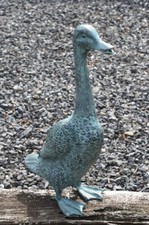 Bronzefigur stehende Ente