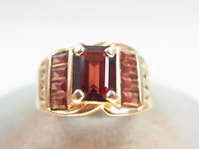 Schöner Designer  Ring 425  10 K  GG mit 9 roten & 6 weißen St. signiert um 1970