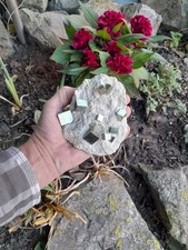 Pyrit Stufe mit 11 Würfel im Muttergestein aus Navanju, Steinbruch in Spanien