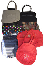 Konvolut von 7 Taschen, Shopper, Einkaufstaschen, Handgepäck, davon 2 Rucksäcke