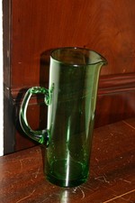 Glaskrug - Wasserkrug - Saftkrug - Höhe 26 cm - Alter und Herkunft unbekannt -