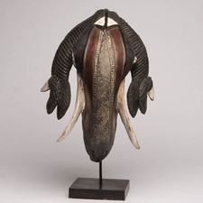 DE1403 Baule Widderkopf Maske