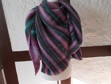 Schultertuch gestrickt, Dreiecktuch, Stola, Schal Handarbeit  lila / grün