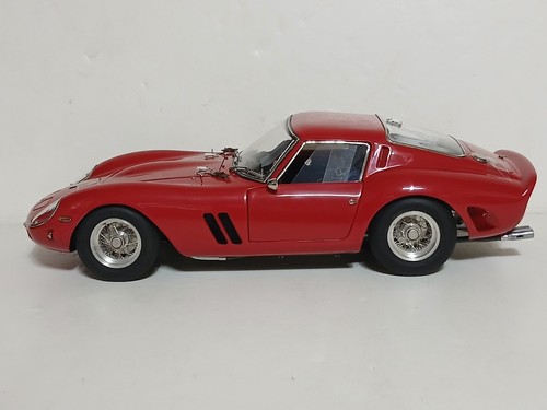 Cmc ferrari 250 - 1/18,