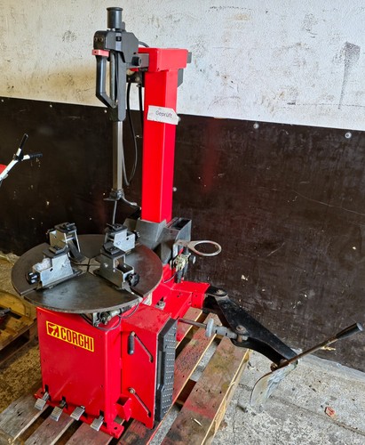 Reifenmontiermaschine