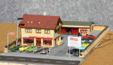 Spur N Diorama Autohaus/-handel/-werkstatt, beleuchtet Inneneinrichtung; US-Cars