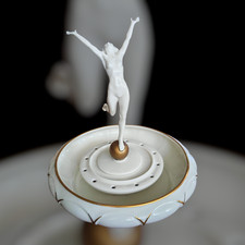 Hutschenteuther Sonnenkind-Porzellanfigur mit Blumenstecker Karl Tuttersigniert