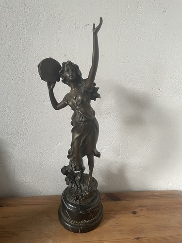 Große bronze figur - bronze, frau