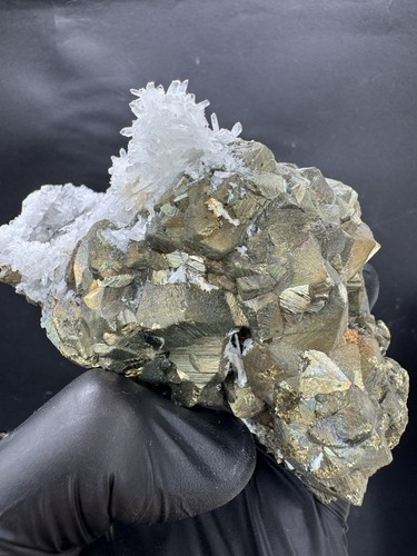 Pyrit mit bergkristall - pyrit,