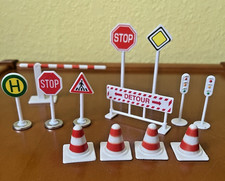 Konvolut Verkehrsschilder Schranke Ampel Absperrung Modellbau