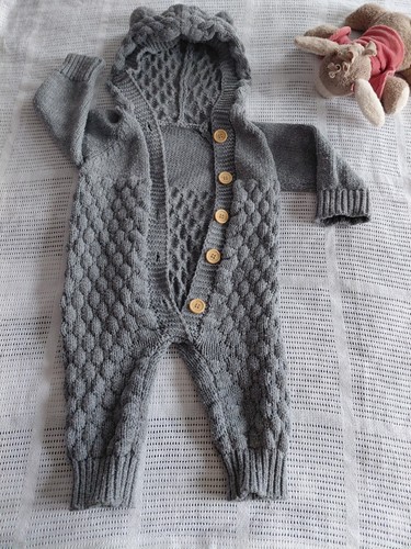 Süßer handgestrickter