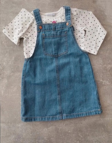 Set aus latzkleid - und, shirt