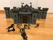 Ritterburg mit Pferden und