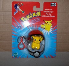 Pokemon-Pokeball mit Figur