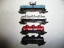 Rivarossi, etc. Spur N Konvolut aus vier 4-achsigen US-Kesselwagen