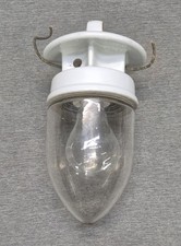 Vintage Bauhaus Hängeleuchte mit Porzellanfassung und spitzem Glas Kuppelschirm