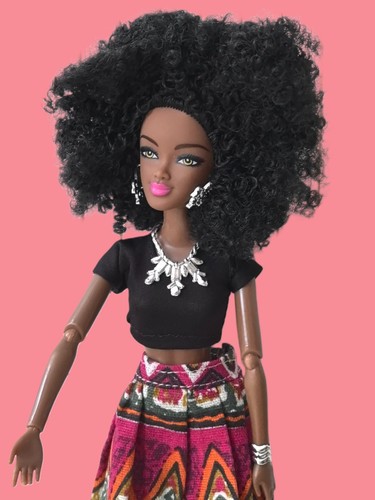 Afrikanische puppe mit - afrikanische,