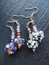 Hobbyaufgabe 2 Paar Ohrhänger mit feinen handgefertigten Lampworkperlen 