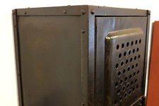 alter Spind Industriedesign Lochblech Stahl  um 1930 Schrank genietet original