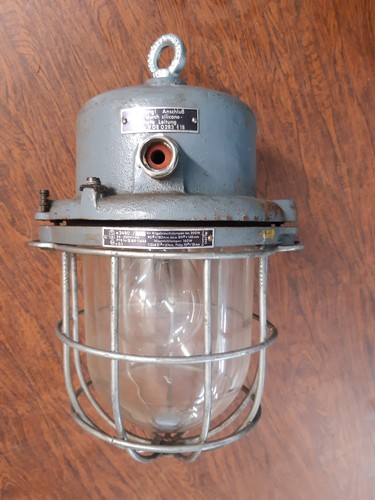 Alte bunkerlampe gitterlampe - alte,