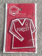 1970er Nottingham Forest FC ungeöffnetes Hemd geformte Truhe Stoffabzeichen / Patch
