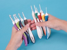 Addi Häkelnadel Swing mit ergonomisch geformten Griff verschiedene Größen