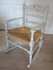 Süßer Schaukelstuhl mit Strohsitz Holz Vintage Shabby Chic antik Landhaus