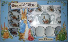 World Of Beatrix Potter Mini Porzellan Service: Teekanne Tassen Untertassen Teller Krüge