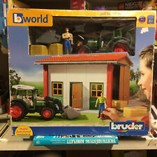 bruder 6260 bworld Maschinenhalle mit Figur, Fendt 209,