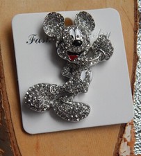 tanzende  Micky Maus ganz