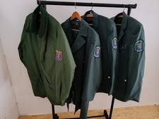 alte grüne Polizeiuniform