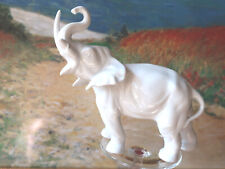 Porzellan Elefant weiß  -  12,3 cm hoch, 1 Stoßzahn teilweise abgebrochen