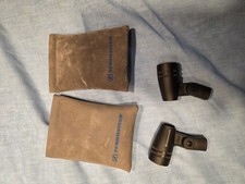 (2) Sennheiser HD 504