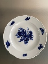 Meissen Knaufzeit um 1900 exklusiver Speiseteller Blaue Blume mit Insekten TOP 4