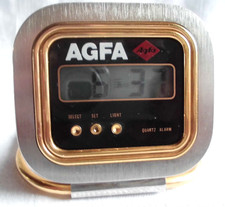 Tischuhr mit Aufstellbügel Bicolor Quarzwerk Digitalanzeige Vintage, 70er Jahre