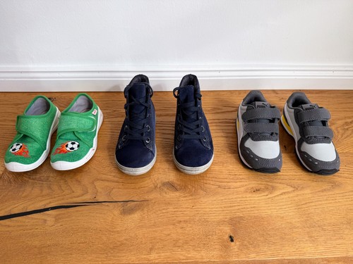 Paar kinderschuhe 25 - 3,