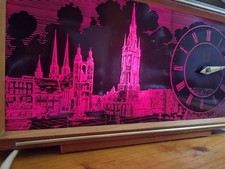 Tischuhr m. Licht Uhrenwerk Halle Marktplatz Halle m. rotem Turm und Marktkirche