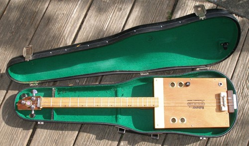 Cigar box guitar - cigar,