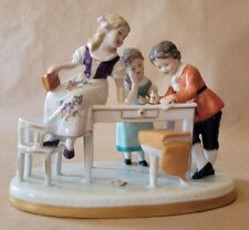 Scheibe Alsbach Kinder am Tisch beim Schreiben Malen  Porzellan Figurengruppe
