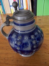 weinkrug mit zinndeckel