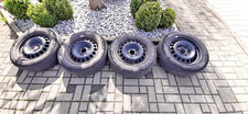 4x Winterreifen auf schwarzen Stahlfelgen 16" für Audi A4 8K und andere