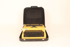 Erika Kofferschreibmaschine Reiseschreibmaschine gelb orange 70er Jahre vintage
