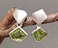 Unikate Ohrstecker Peridot tolle Farbe seltener Schliff 925 Sterling Silber