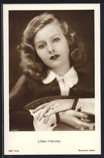 Schauspielerin Lilian Harvey mit Lippenstift, Ansichtskarte 