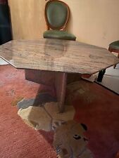 Couchtisch aus massivem Rotgranit