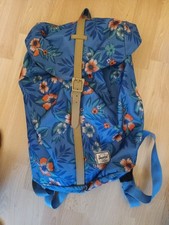 Herschel-Rucksack blau mit Blumen
