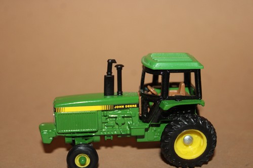 Ertl modell traktor - ,