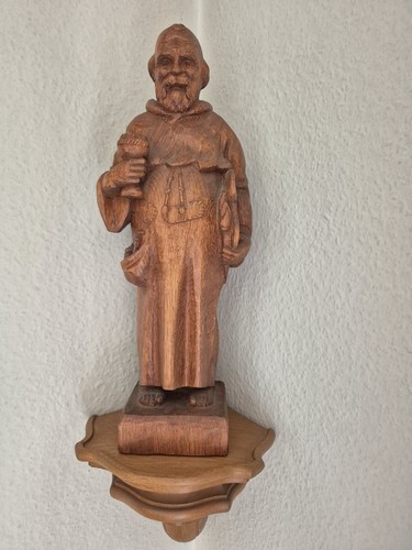 Geschnitzte holzfigur mönch - geschnitzte, holzfigur/